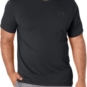 Unter Armor Herren Sportstyle linke Brust, bequemes T-Shirt für Männer mit Logo auf der linken Brust, Sporthemd mit lockerer Passform
