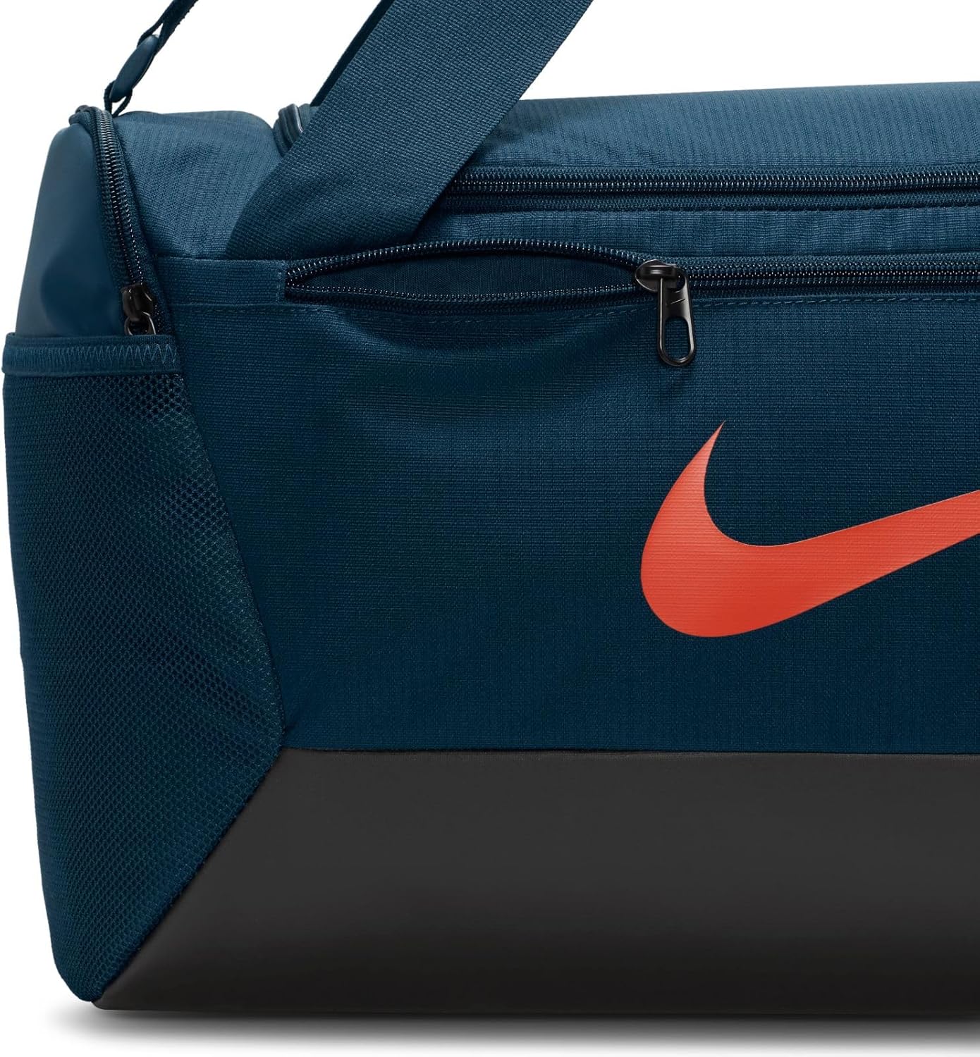 Nike Brasilia DM3976 Trainingsetasche (klein, 41 Liter), Waffenkammer Marine/Schwarz/Picante Rot, Herren -Training – Bild 6