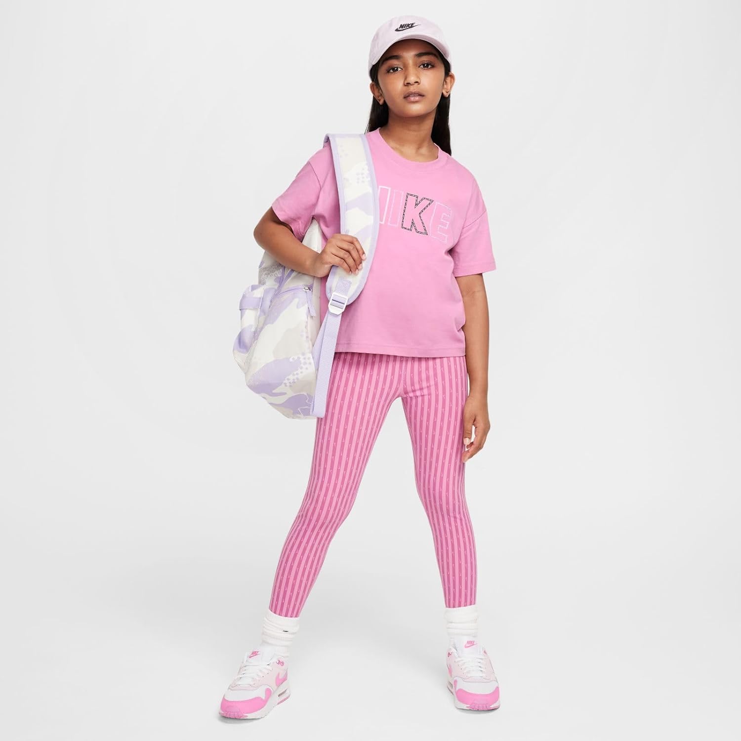 Nike Unisex Children's Essential AOP T-Shirt (Packung von 1) – Bild 4