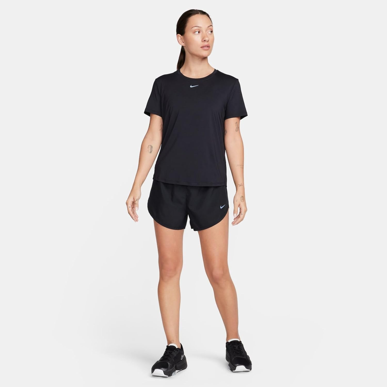 Nike Women's Ein klassisches T-Shirt – Bild 5