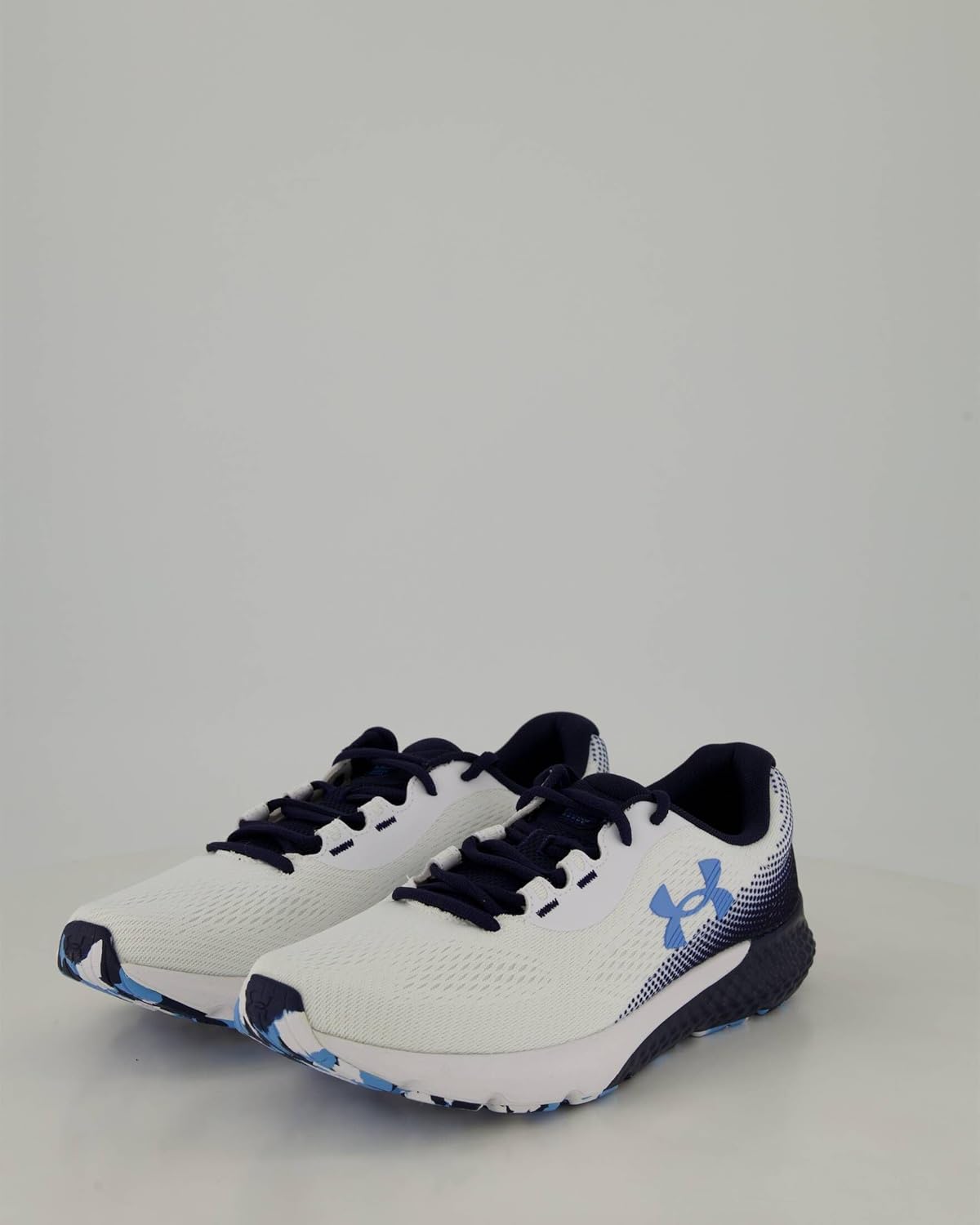 Under Armour Herren -Laufschuhe geladen Rogue 4 Weiß / Blau (902), 45 EU, Weißblau – Bild 3