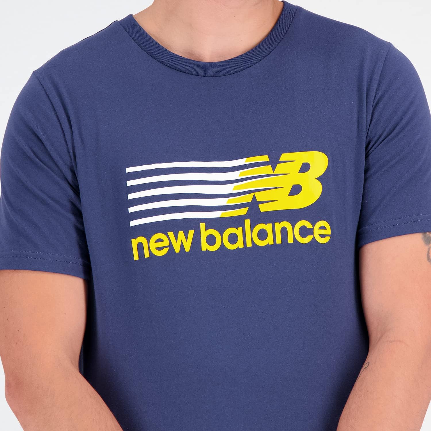 New Balance Herren NB Sport Core Plus grafisches T-Shirt – Bild 4