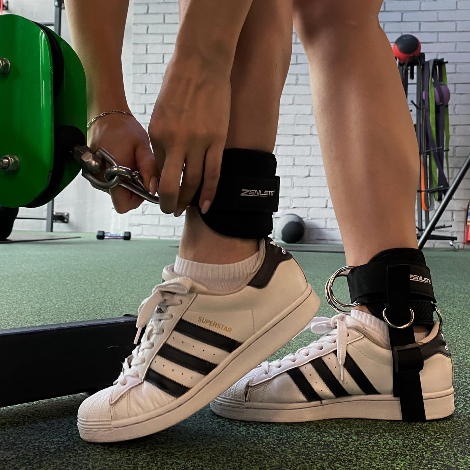 zenlete 2 Stück Fußschlaufen Kabelzug 5 D-Ringen und extra Band verstellbar für Frauen und Männer - Ankle Straps für Fitness Training Kickbacks – Bild 4