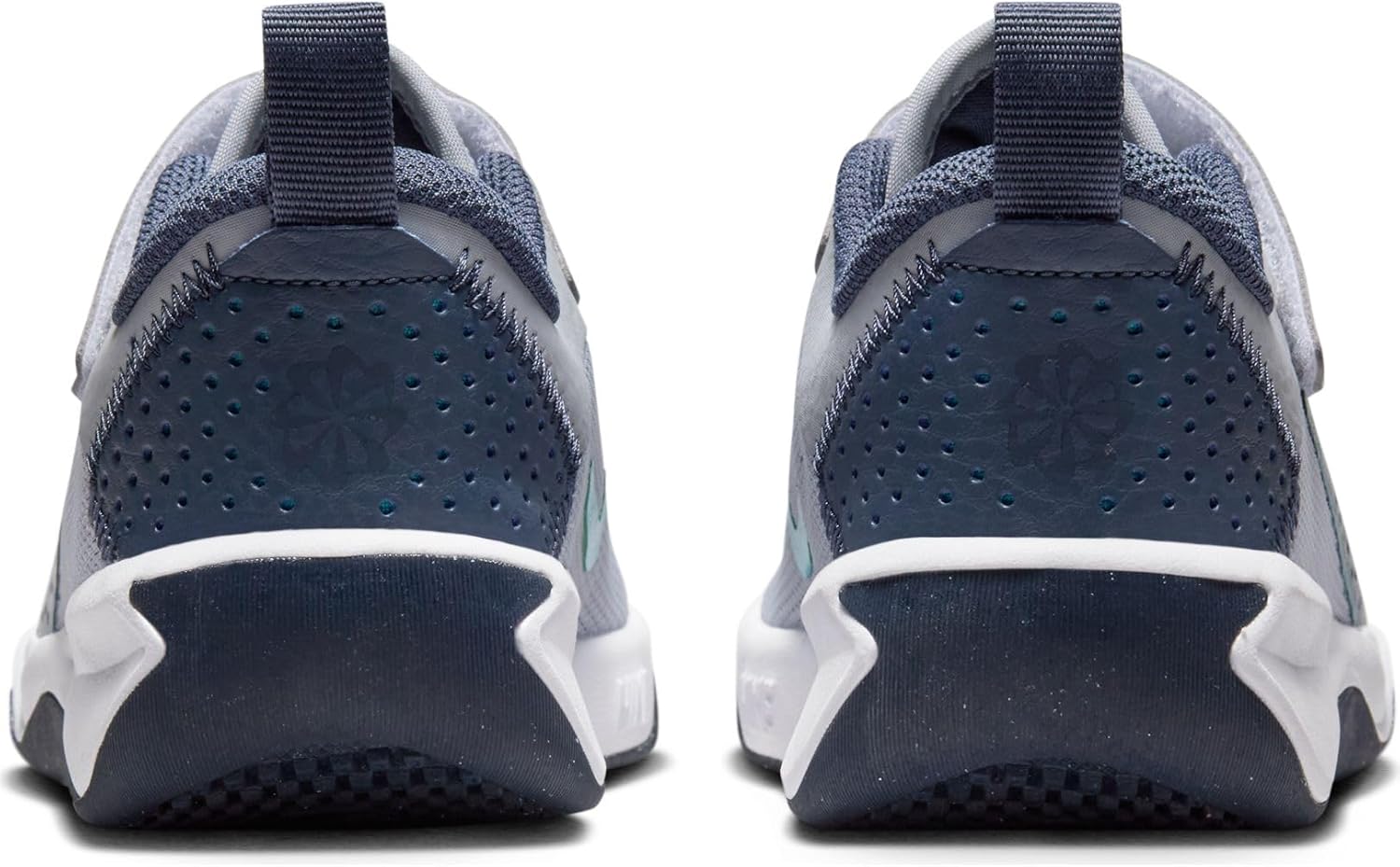 Nike Unisex Kinder Omni Multi-Court-jüngerer Schuh – Bild 3