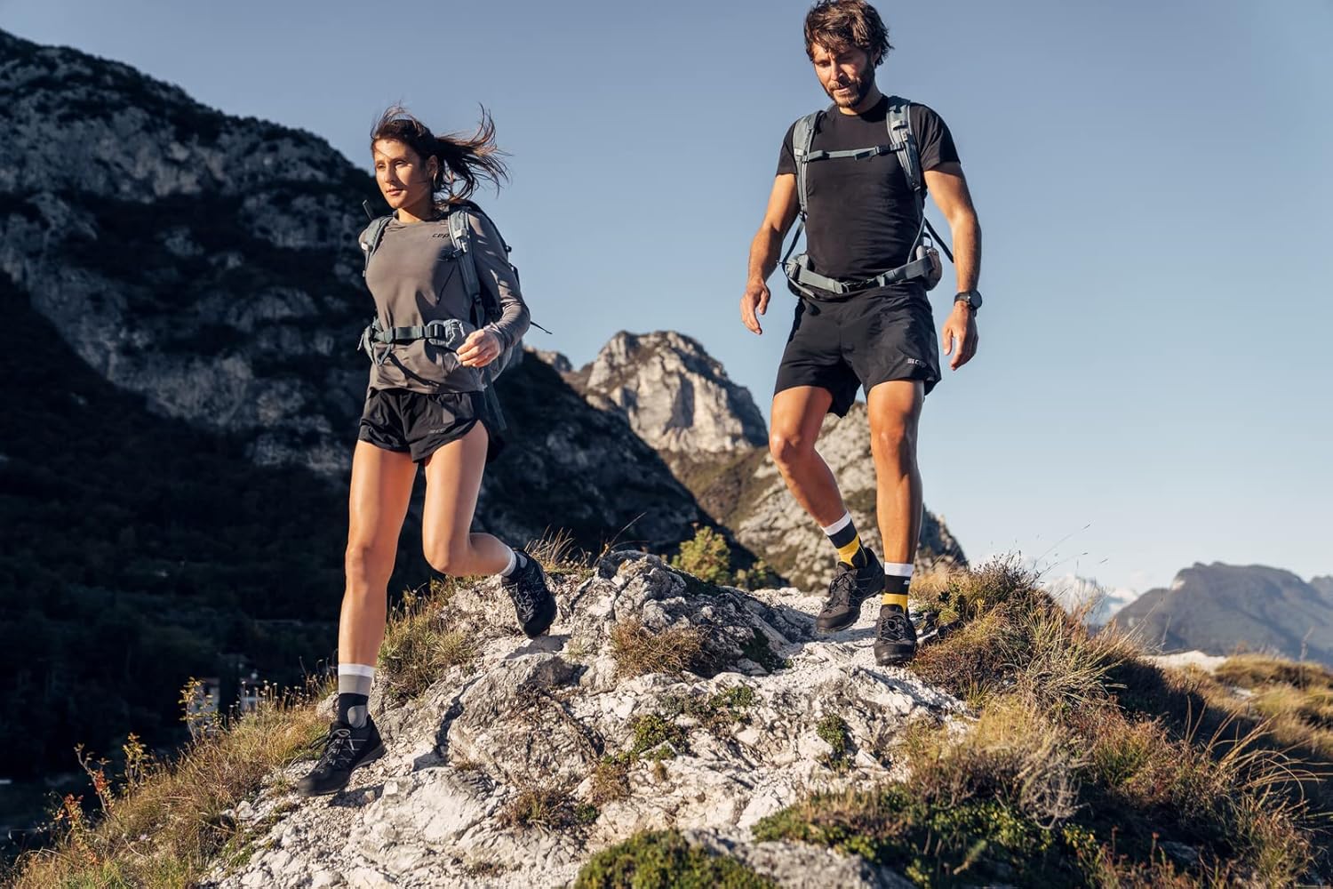 CEP Wanderlicht Merino Mid Cut Socken Neugestaltung für Frauen | Bessere Stabilität dank Wandersocken mit Komprimierung | Trekkingsocken für helle Beine, braun – Bild 5