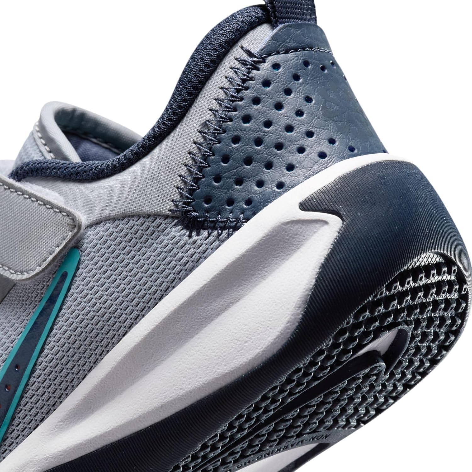 Nike Unisex Kinder Omni Multi-Court-jüngerer Schuh – Bild 8