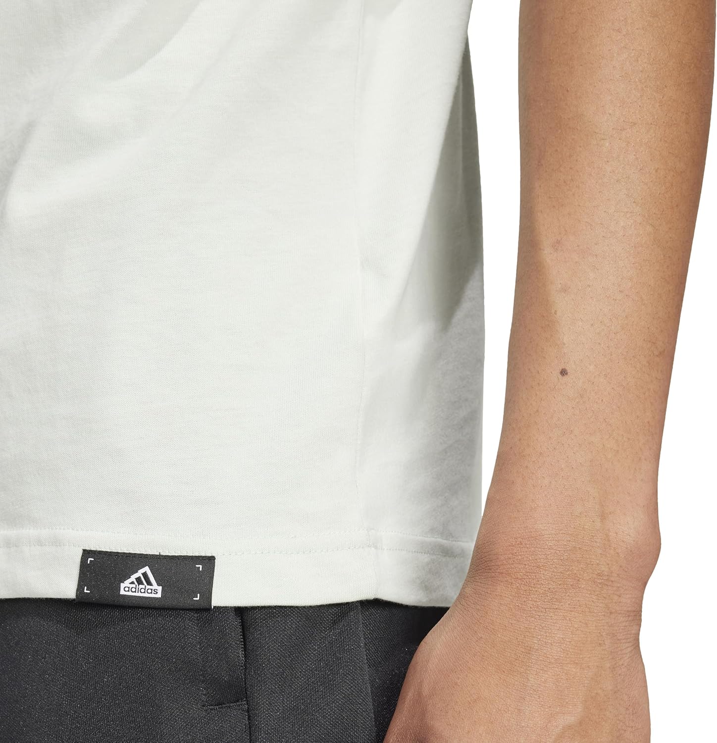 adidas Männer modernes wesentliches grafisches Tee, Leinengrün, m – Bild 5