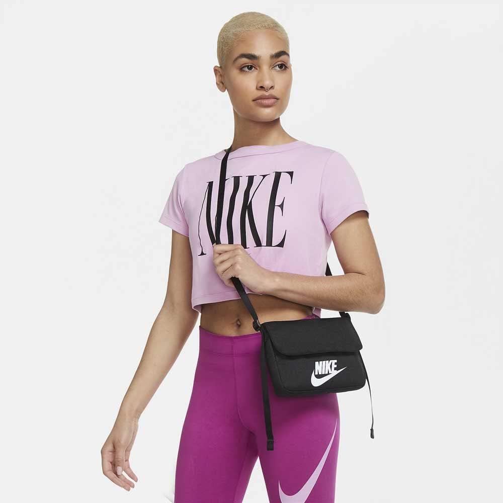 Nike Women's W NSW Futura 365 Crossbody T-Shirt, Schwarz/Schwarz/Weiß – Bild 5