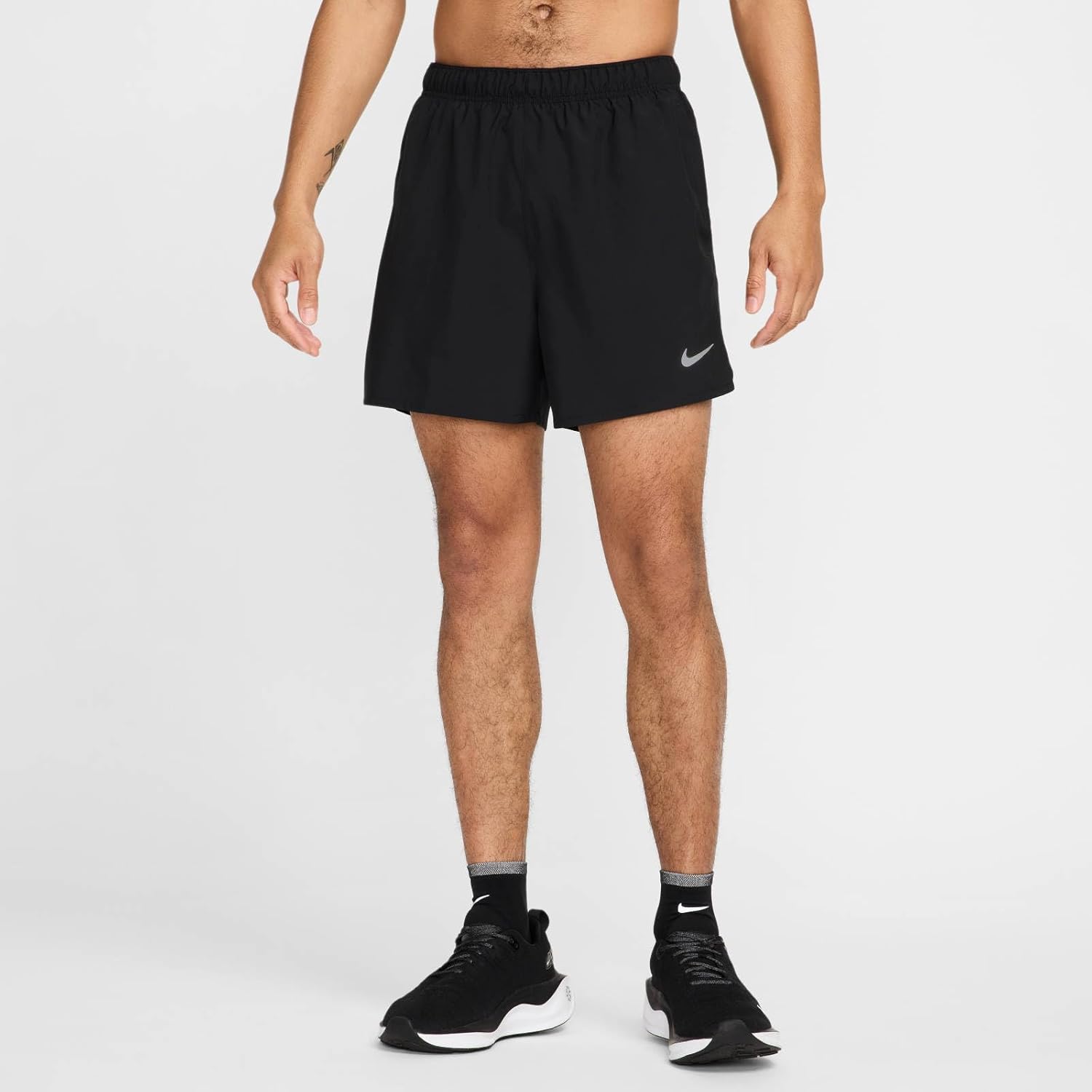 Nike Challenger HJ3588-010 Vielseitige 2-in-1-Shorts mit DRI-FIT-Technologie (Männer, ca. 18 cm), Schwarz/Schwarz/Reflektierender Silv, L. – Bild 2